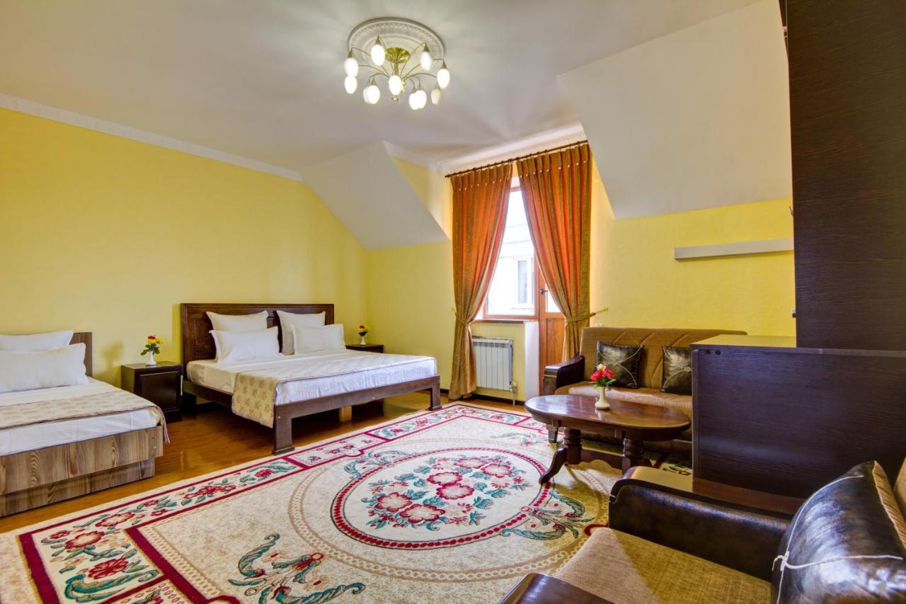 King House Hotel Бішкек Екстер'єр фото